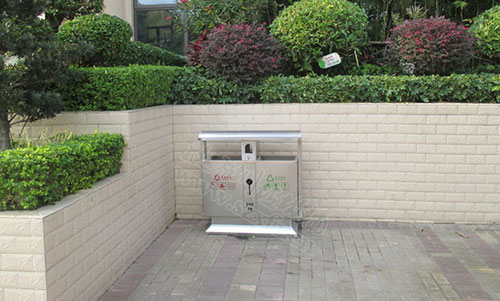 校園沒(méi)有垃圾桶,反而更整潔