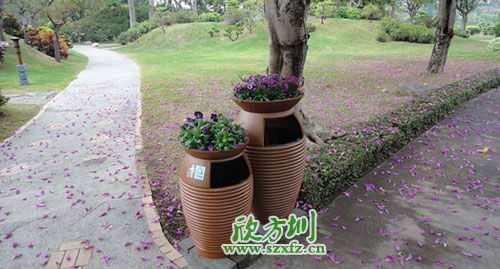 園林景區(qū)環(huán)保的選擇,玻璃鋼帶花盆垃圾桶