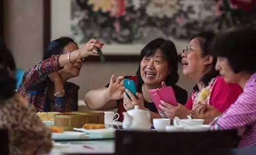 書報亭、早餐車,甚至垃圾桶都有二維碼“身份證”了。