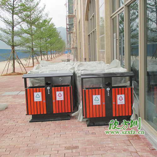 廣州清遠地產(chǎn)物業(yè)公司，增添欣方圳鋼木垃圾桶