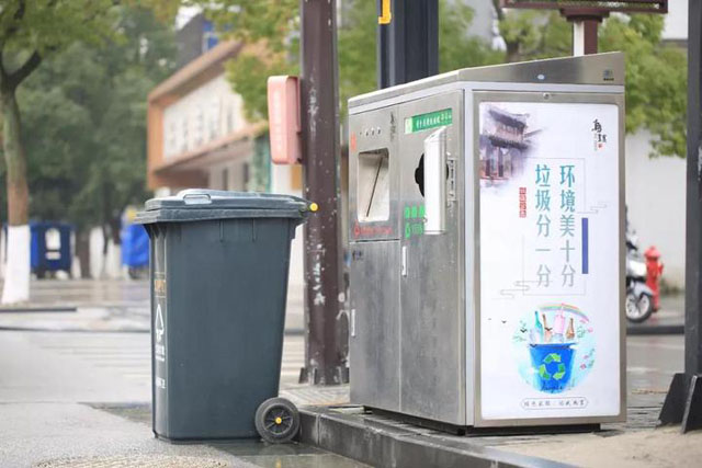 浙江烏鎮(zhèn)智能語(yǔ)音垃圾桶很有現(xiàn)代科技感